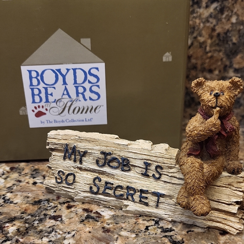Boyd's Bear - Maxwell..Secret  Job Desk Sign